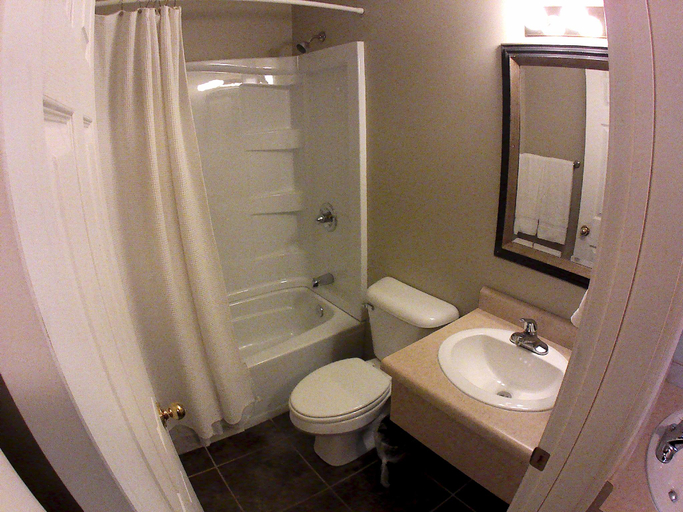 Bathroom, Springs Motel, Russell