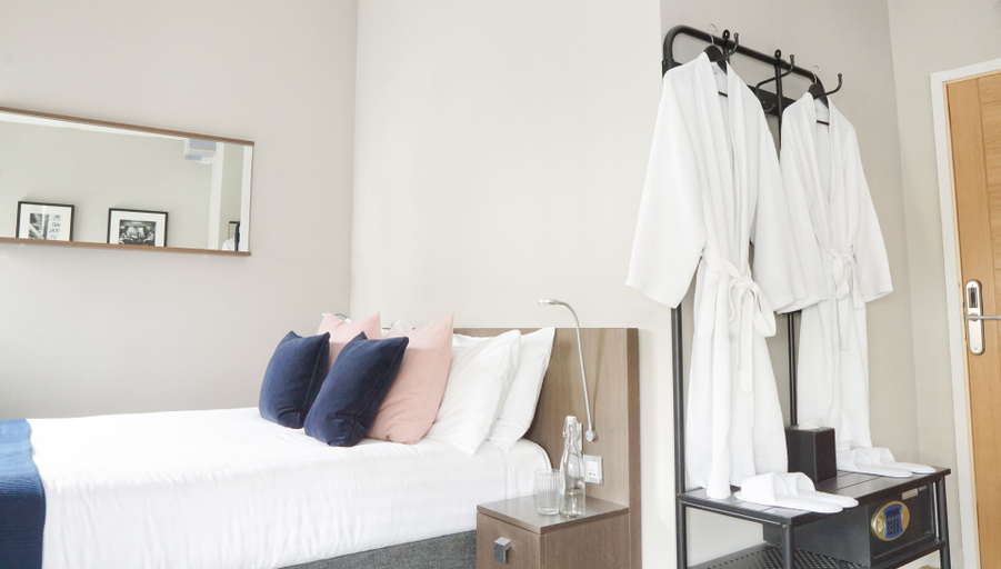 Bedroom 2, The Pagoda, London