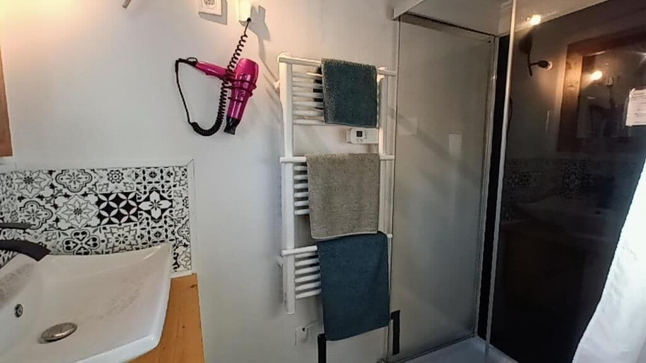 Bathroom 5, Le Clos des Passiflores, Charente-Maritime