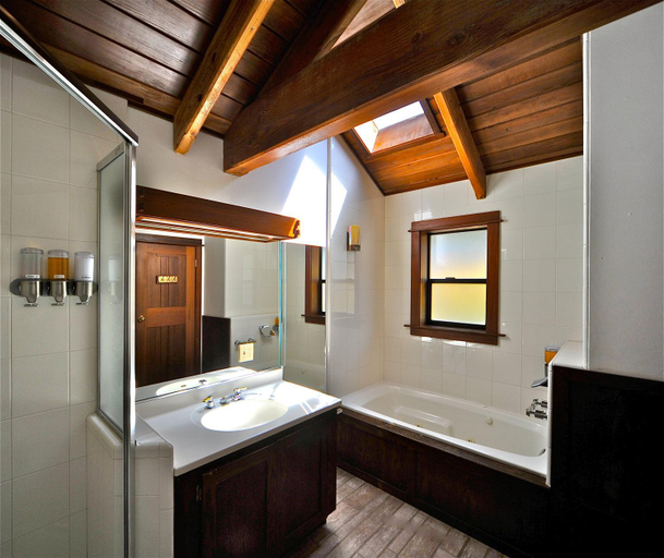 Bathroom 3, Elk Cove Inn & Spa, Mendocino