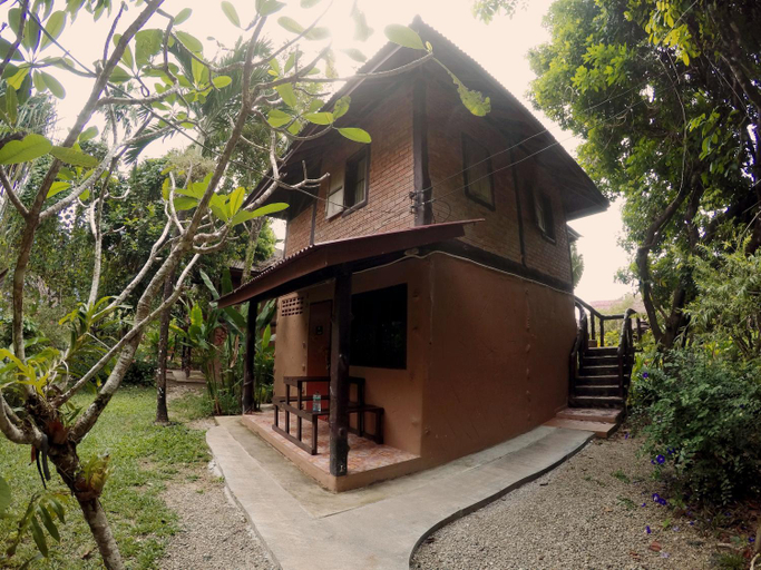 Exterior 4