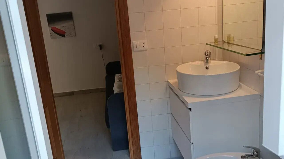 Bathroom, Vatican tiny house by Gialel, Roma