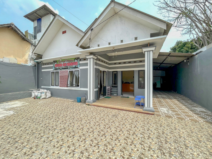 Exterior & Views 2, Wisma Air Mancur Malang Syariah Mitra RedDoorz, Malang