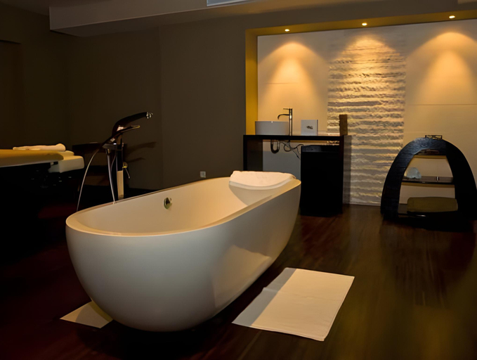 Bathroom 5, Lighthouse Golf & Spa Hotel - Mineral Pools, Premium All Inclusive, SPA & Beach Access, Free Parking, Balchik