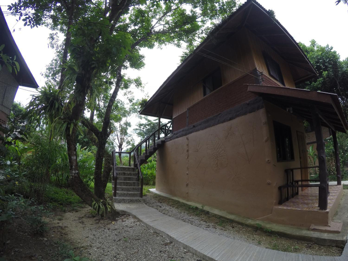 Exterior 3