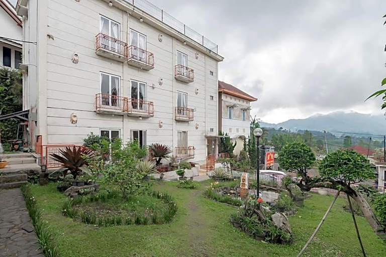 Exterior & Views 30