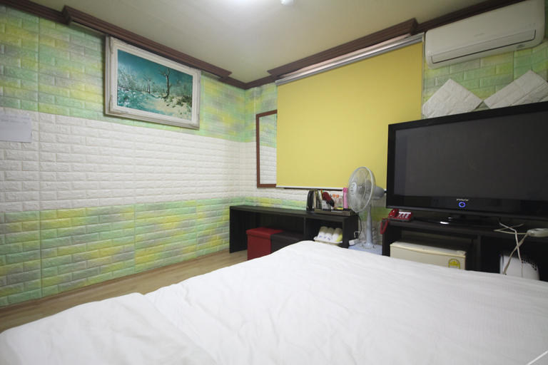 Bedroom 2, Busan Seomyeon Samcheonjang, Busanjin