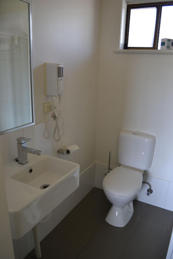 Bathroom 7