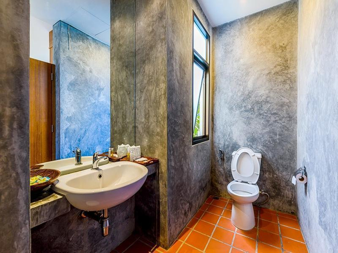 Bathroom, Baanphuchalong Place, Phuket Island