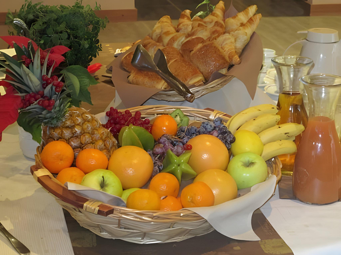 Food & Drinks 3, Hotel Logis de Lyon Est, Ain