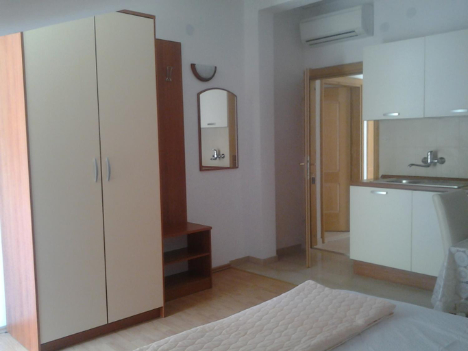 Facilities 5, Apartments Vlasic, Ston