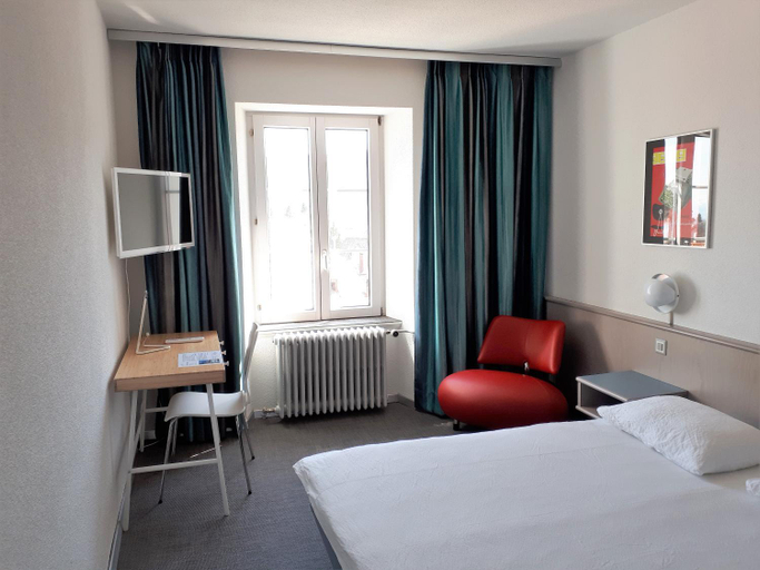 Bedroom 2, Hotel de France, Jura-North Vaudois