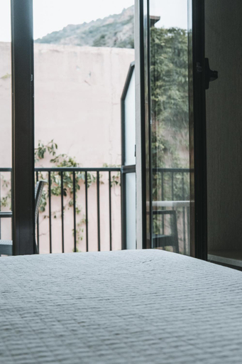 Bedroom 3, Hotel Ideal, Corse-du-Sud