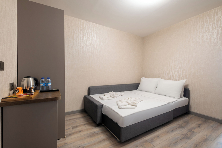 Bedroom 3, The Port Guzelyali Hotel, Tuzla