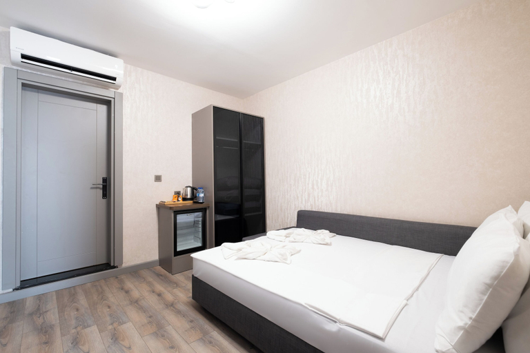 Bedroom 4, The Port Guzelyali Hotel, Tuzla