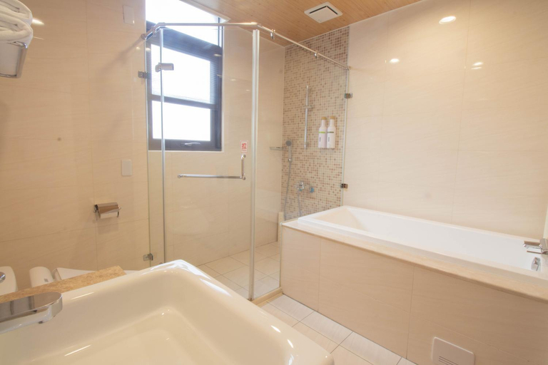 Bathroom 4, Ji Ye Jing Zhan Bed and Breakfast, Hualien