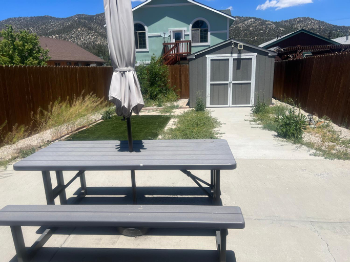 2, The Rock House - Walk to Big Bear Snow Play! Walk to Oktoberfest! Perfect weekend getaway!, San Bernardino