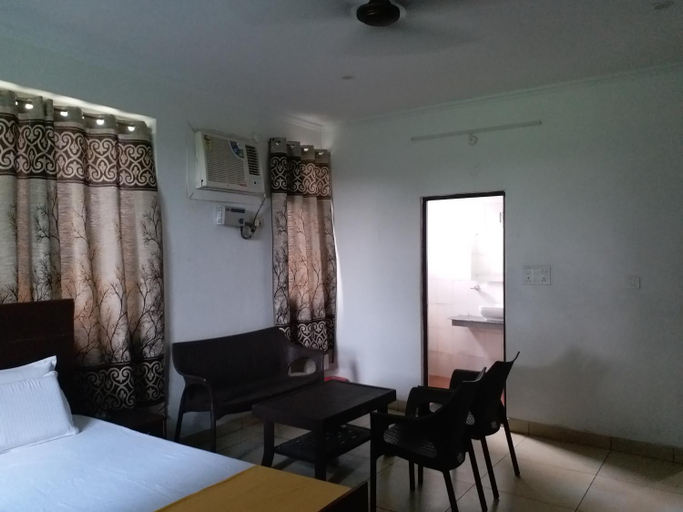 Bedroom 2, Krishna Hansraj Hotel, Una