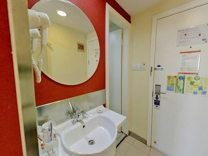 Bathroom, HanTing Hotel (Shanghai Zhongshan Park Subway Station), Shanghai