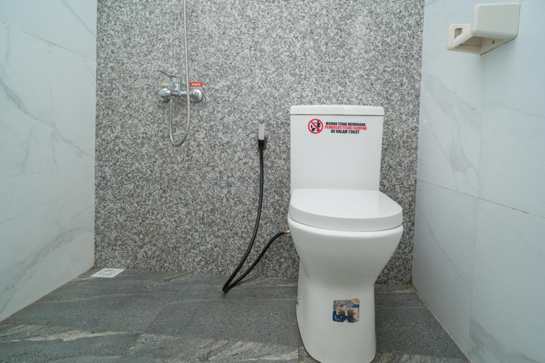 Bathroom 16