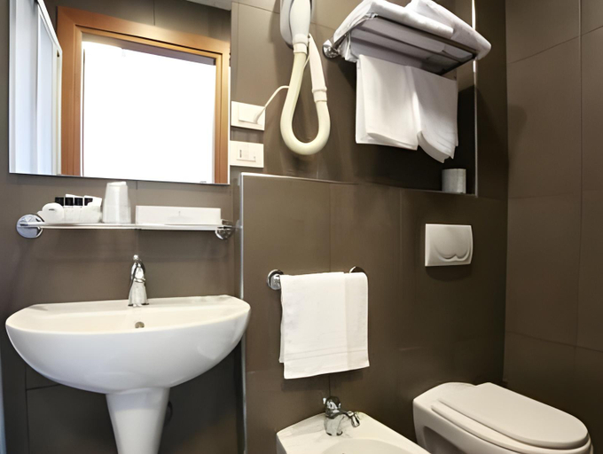 Bathroom 4, Margherita, La Spezia