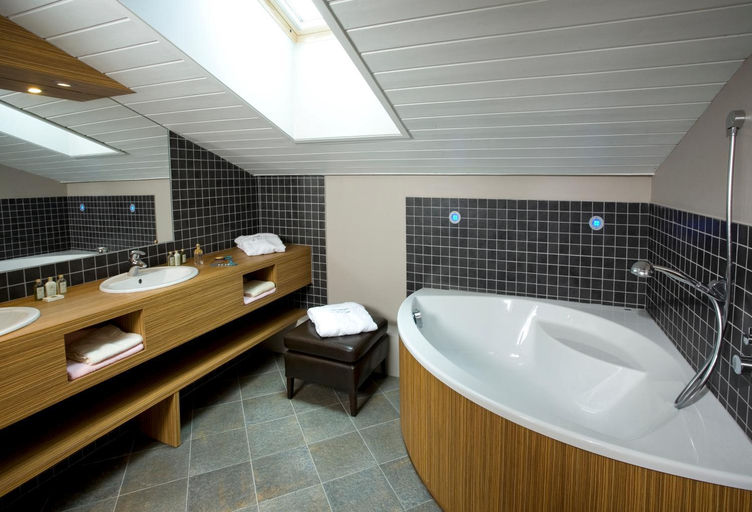 Bathroom 4, Le Calgary, Savoie