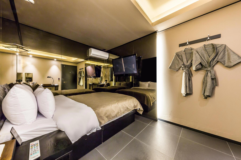 Bedroom 2, Sindang Rainbow Hotel, Jung