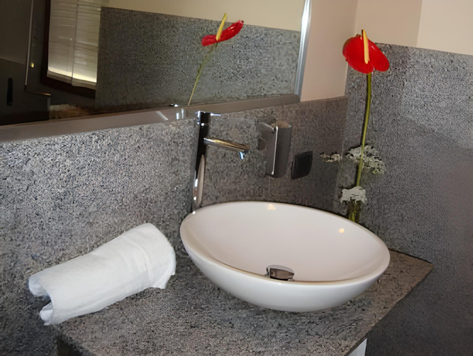 Bathroom 4, Hotel Maloia, Sondrio