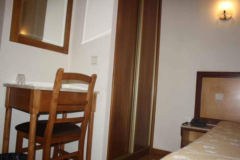 Bedroom 2, Ze da Rampa Hotel, Santo Tirso