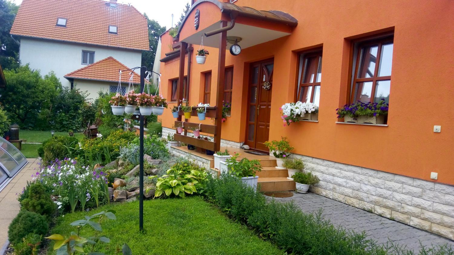 Others 5, Aranyeso Vendeghaz Csorbai, Budapesti