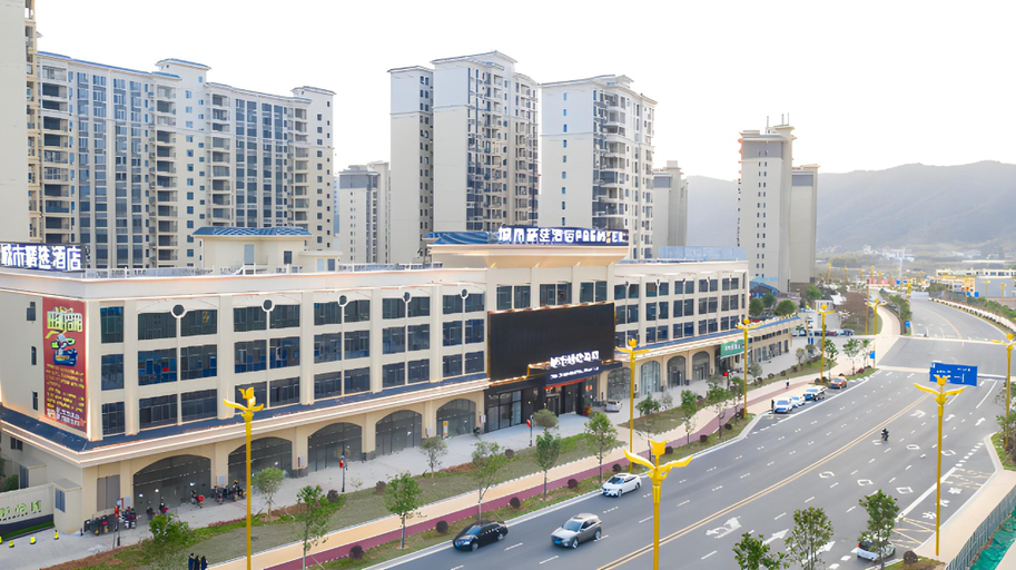 Exterior & Views