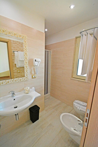 Bathroom 3, Hotel Incanto, Foggia