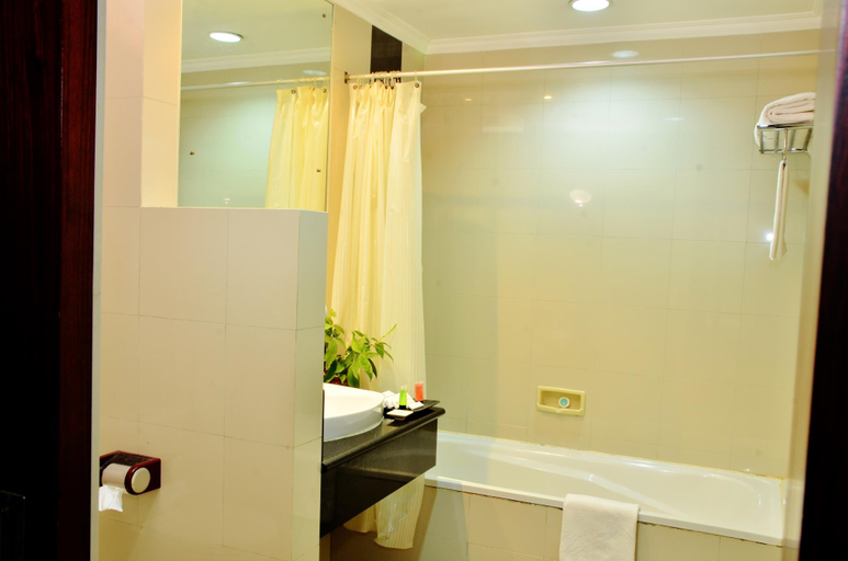 Bathroom 5, Hotel Tarakan Plaza, Tarakan