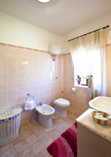 Bathroom 10