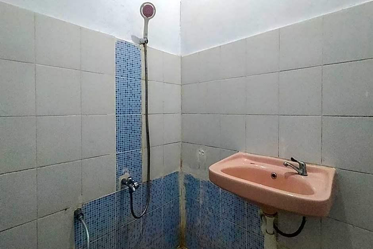 Bathroom 4, Fauziah Hotel Syariah Kendari, Kendari