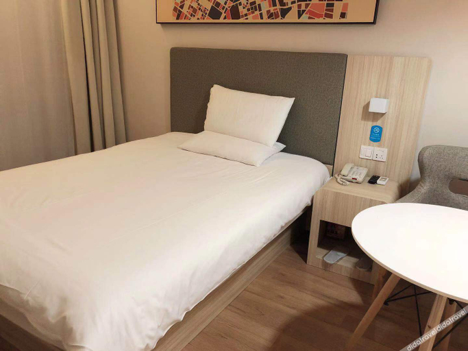 Bedroom 2, HanTing Hotel (Beijing Jiugong), Beijing