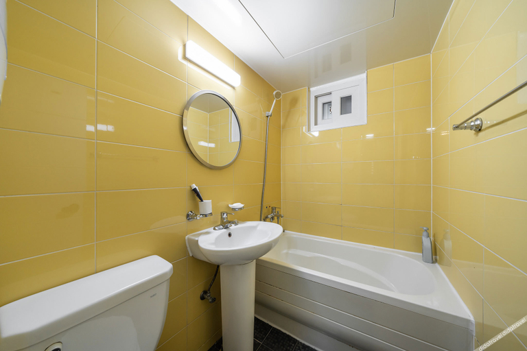 Bathroom, Sinchon la Seine, Mapo