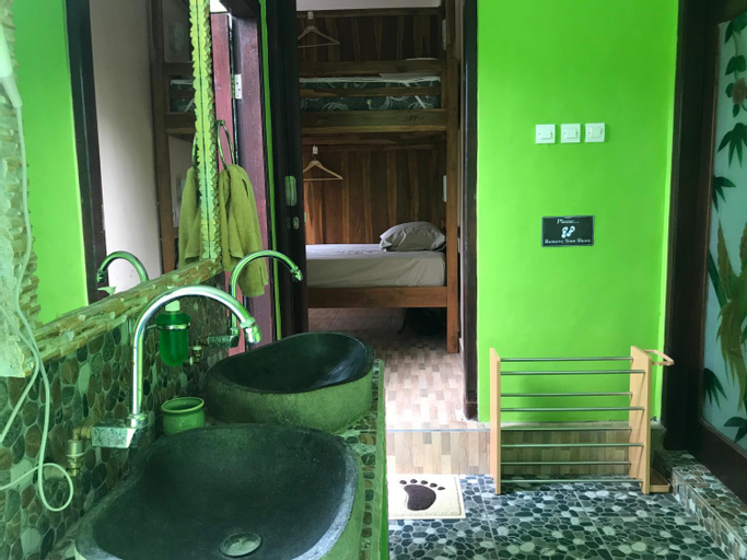 Others 5, WW Backpackers, Gianyar
