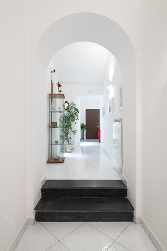 Others 5, EcceHomo 28, Napoli