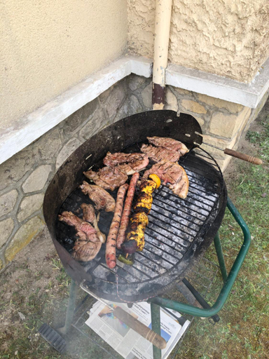 Food & Drinks 4, La plage au bout du jardin / Sword Beach cottage, Calvados