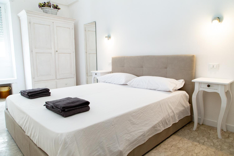 Others 2, casa ''LA PIGNA'', Lecce