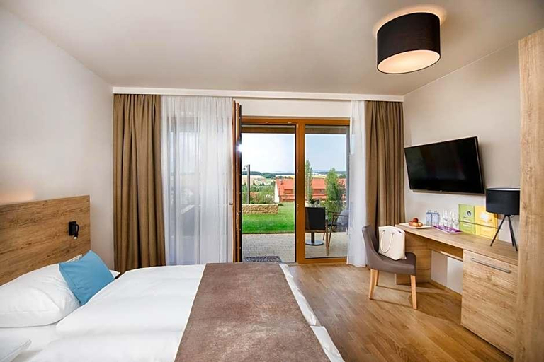 Bedroom 2, Jufa Hotel Neutal Landerlebnis, Oberpullendorf