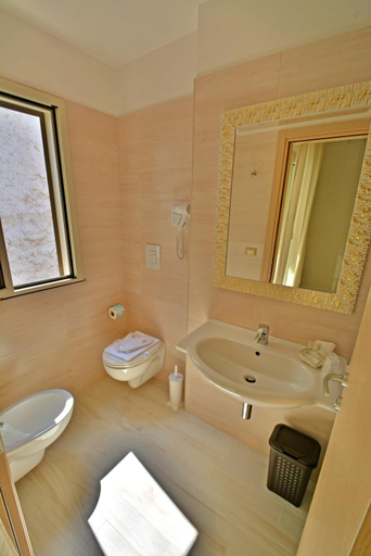 Bathroom 2, Hotel Incanto, Foggia