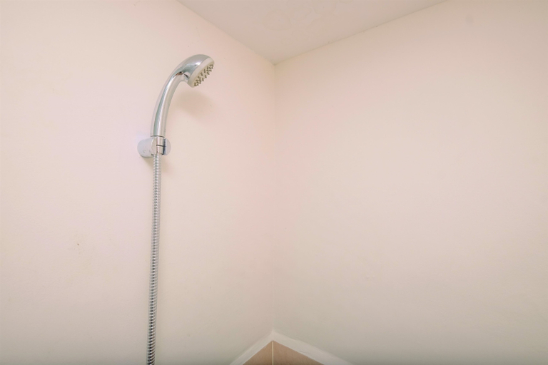 Bathroom 5, Nice and Fancy Studio Apartment at Podomoro Golf View By Travelio, Bogor