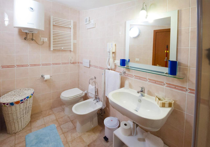 Bathroom 14