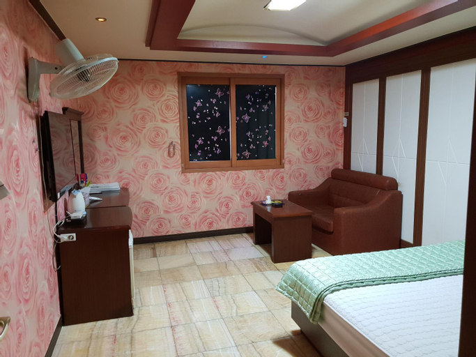 Bedroom 14