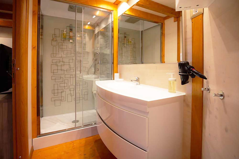 Bathroom 3, DalaiLama Village, Aosta