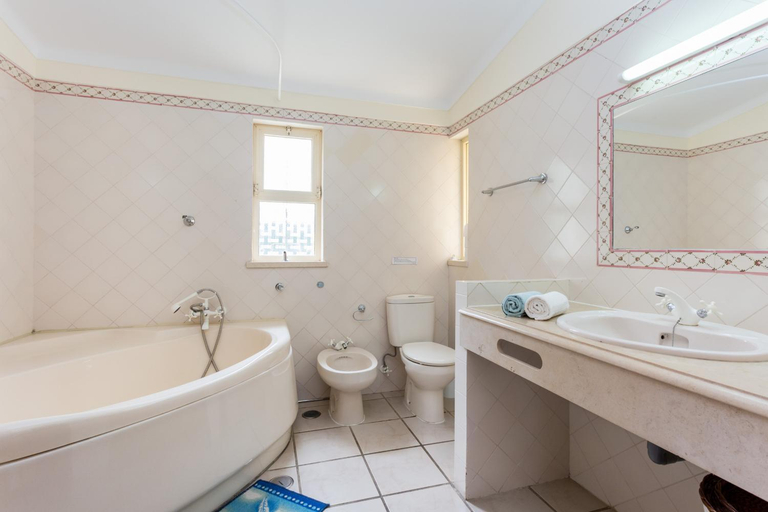 Bathroom 3, Helmar by Algarve Villa Holidays, Albufeira