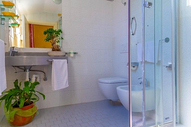 Bathroom 4, La Fiorita, Rimini