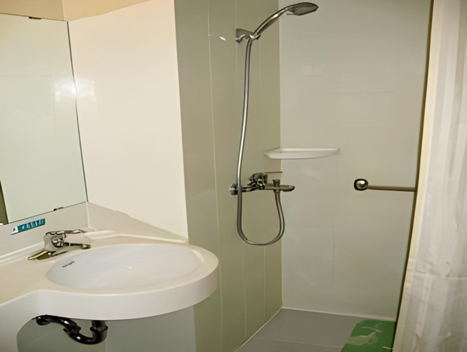 Bathroom 3, Jinjiang Inn Liaoning Chaoyang Train Station, Chaoyang